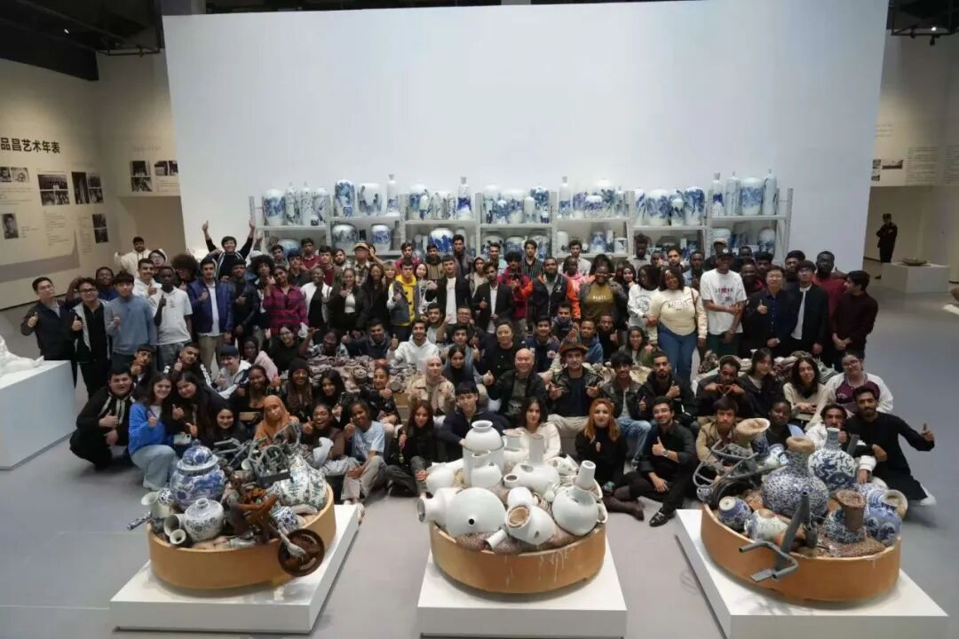 雙年展專訪|副校長張婧婧 以陶瓷藝術(shù)國際化，踐行國家文化使命